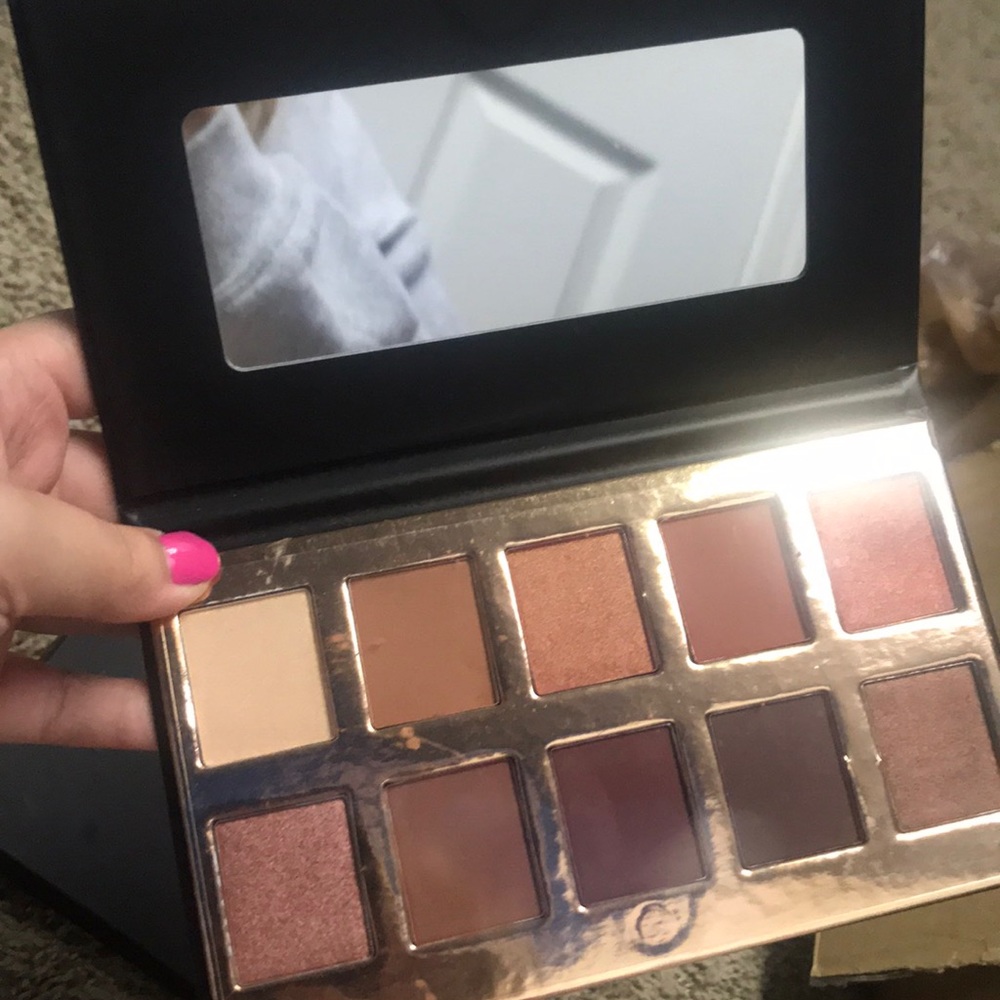 Crown Brush Fuego eyeshadow Palette